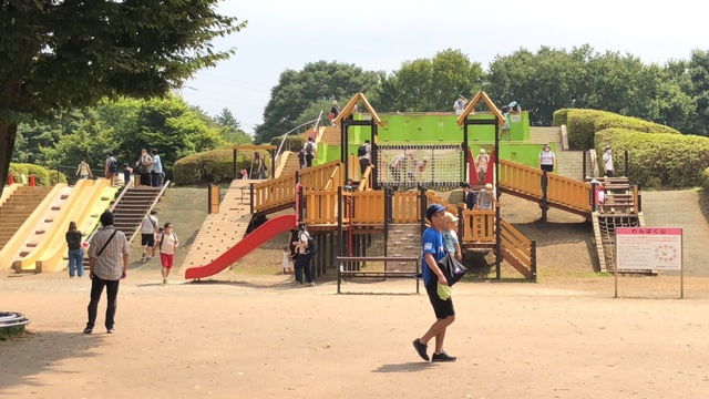 0歳 3歳の子どもがアクティブに遊べる小金井公園東側 おすすめの食事スペースは 服装 持ち物は アクセス方法は 多摩地域に住むママの子連れお出かけスポットブログ